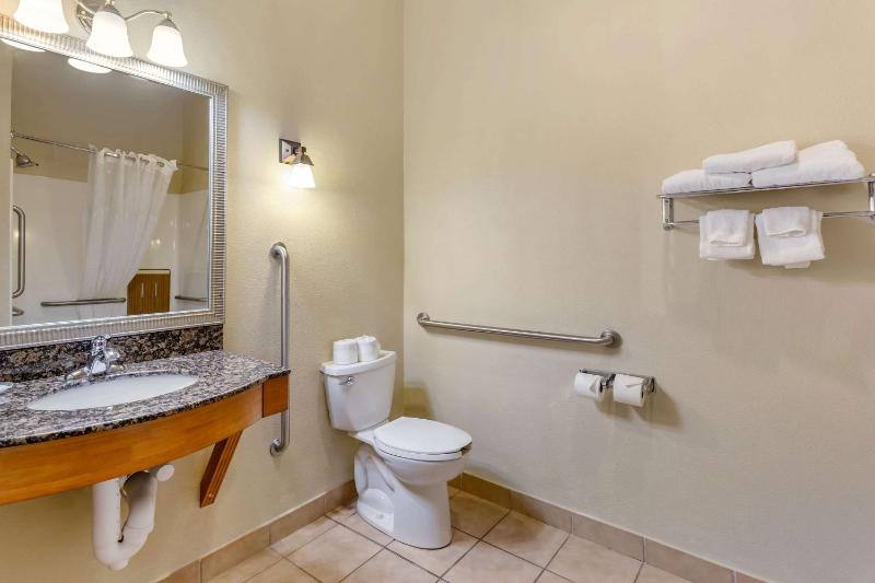 King Suite - Accessible/Non-Smoking image 3