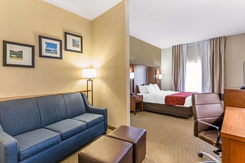 King Suite - Accessible/Non-Smoking image 1