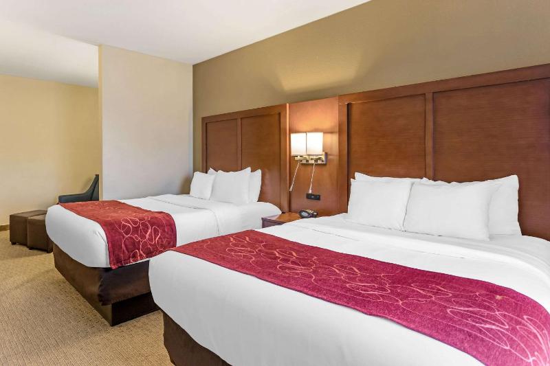 Queen Suite with Two Queen Beds - Non-Smoking image 4