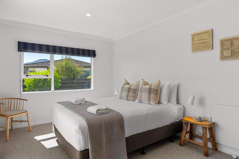 Retreat on Harvey Street - image 23
