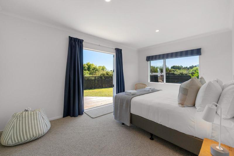 Retreat on Harvey Street - image 24