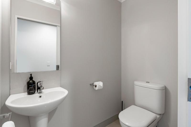 Retreat on Harvey Street - image 4