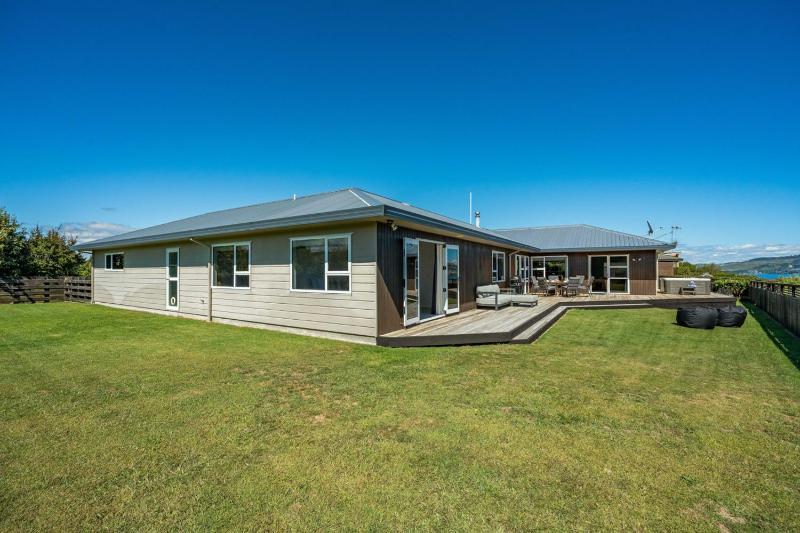 Retreat on Harvey Street - image 27