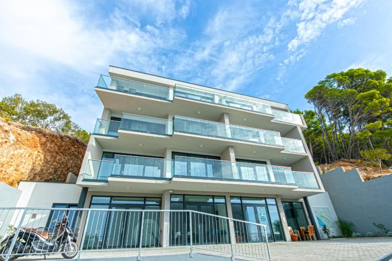 Seaside apartments with a swimming pool Brela Makarska - 20229 - image 38