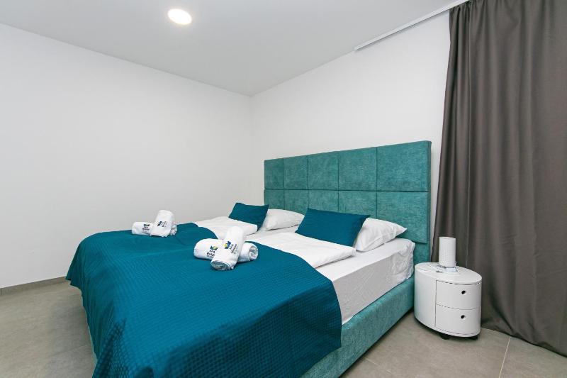 Seaside apartments with a swimming pool Brela Makarska - 20229 - image 33