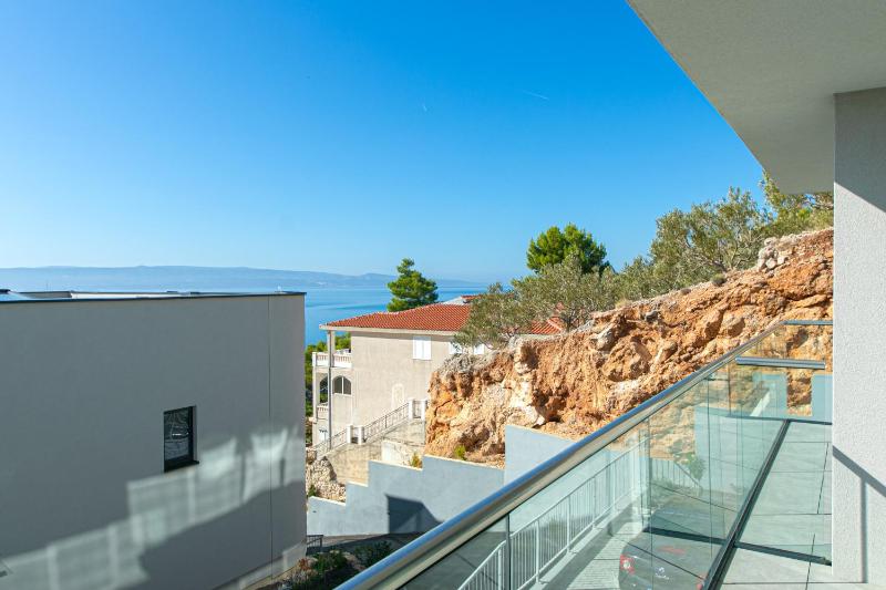 Seaside apartments with a swimming pool Brela Makarska - 20229 - image 48
