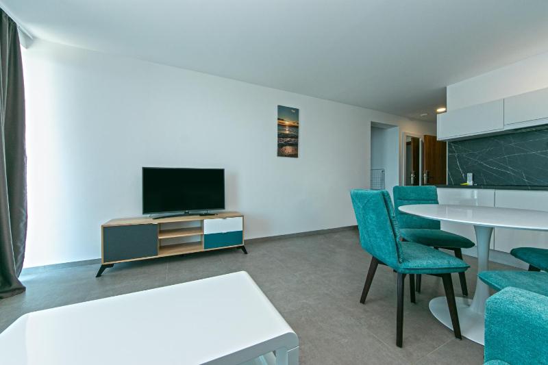 Seaside apartments with a swimming pool Brela Makarska - 20229 - image 16
