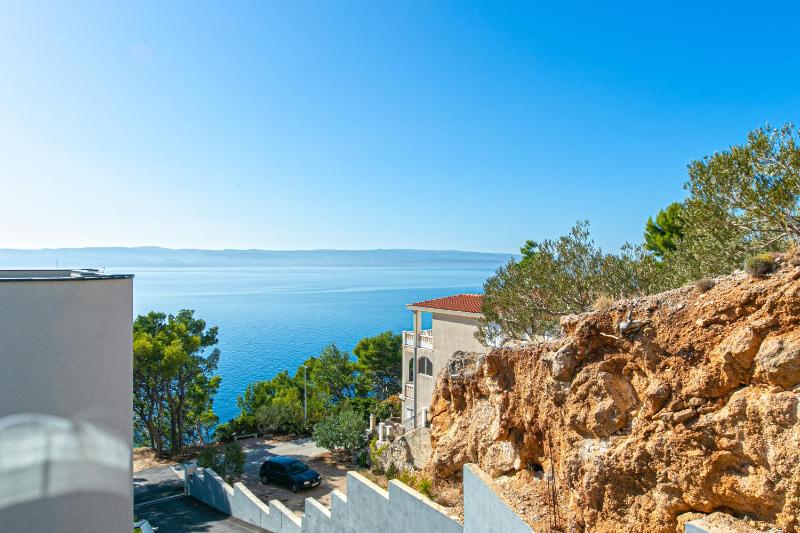 Seaside apartments with a swimming pool Brela Makarska - 20229 - image 44