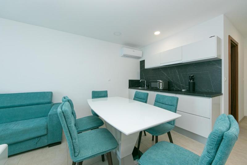 Seaside apartments with a swimming pool Brela Makarska - 20229 - image 20