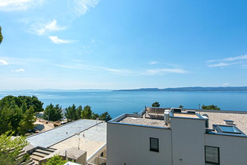 Seaside apartments with a swimming pool Brela Makarska - 20229 - image 47