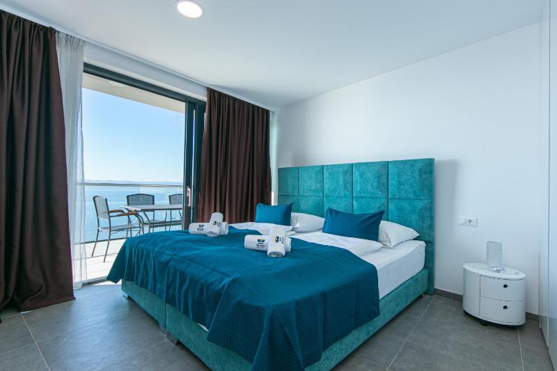 Seaside apartments with a swimming pool Brela Makarska - 20229 - image 10