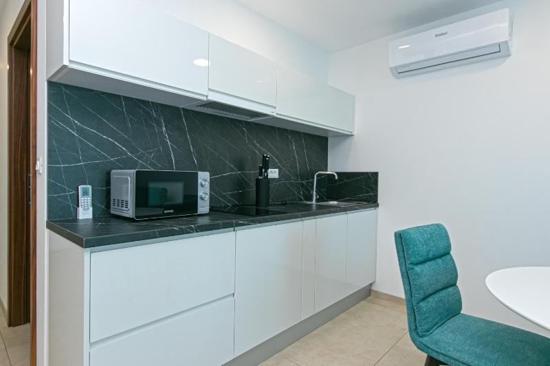Seaside apartments with a swimming pool Brela Makarska - 20229 - image 7