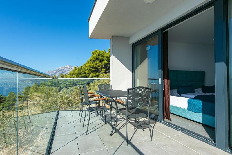 Seaside apartments with a swimming pool Brela Makarska - 20229 - image 27