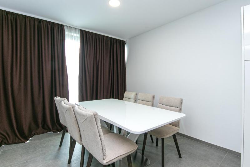 Seaside apartments with a swimming pool Brela Makarska - 20229 - image 40