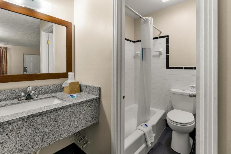 King Room Away From Street - Non Smoking image 1