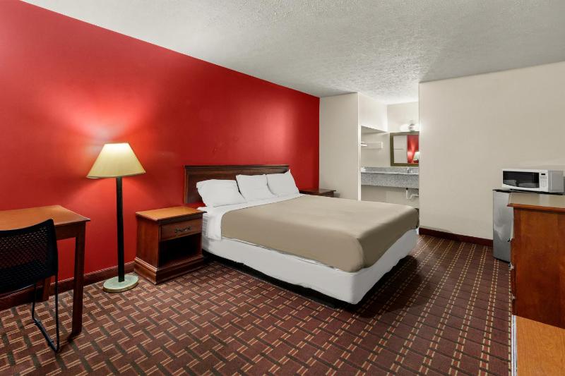 King Room Away From Street - Non Smoking image 2