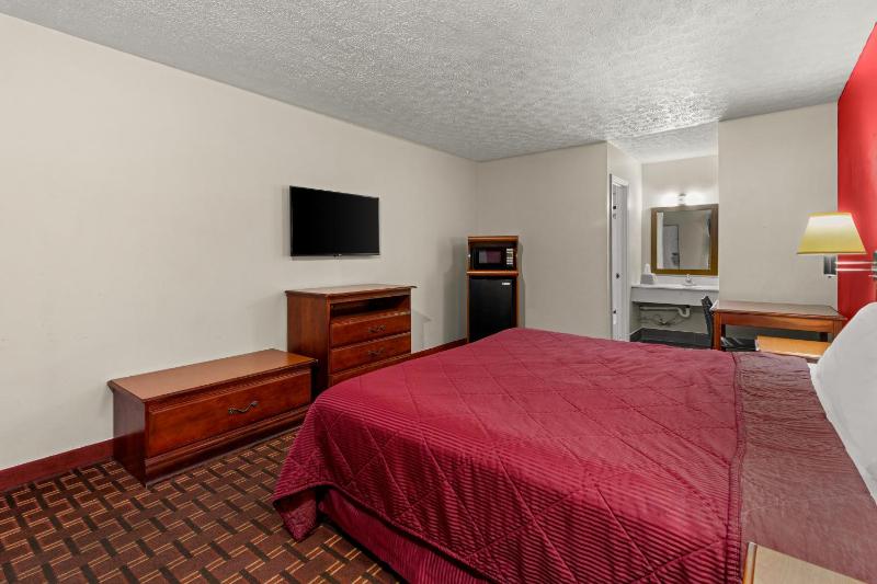 King Room Away From Street - Smoking image 1