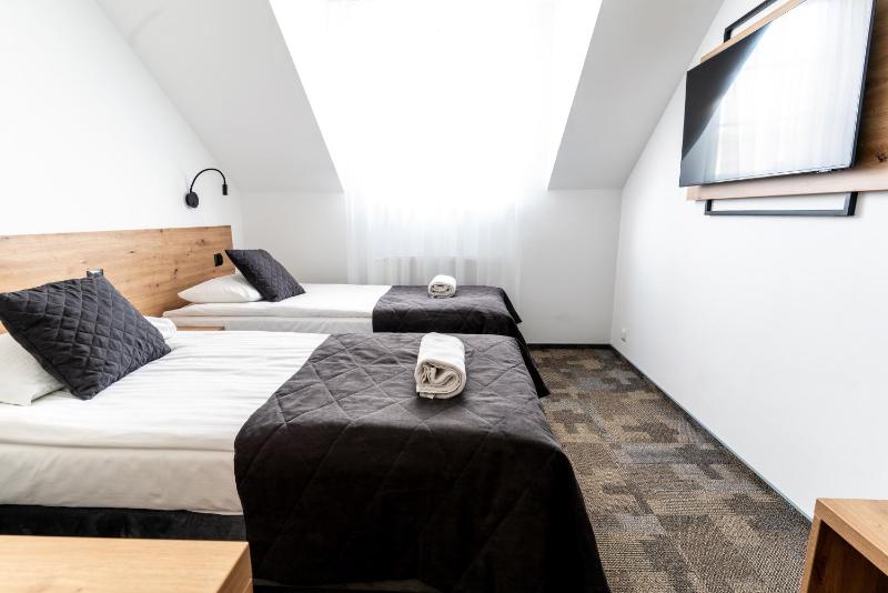Twin Room with Lake View image 1