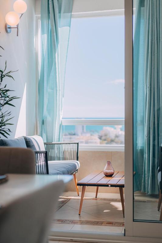 Sea view gem in Torremolinos - image 6