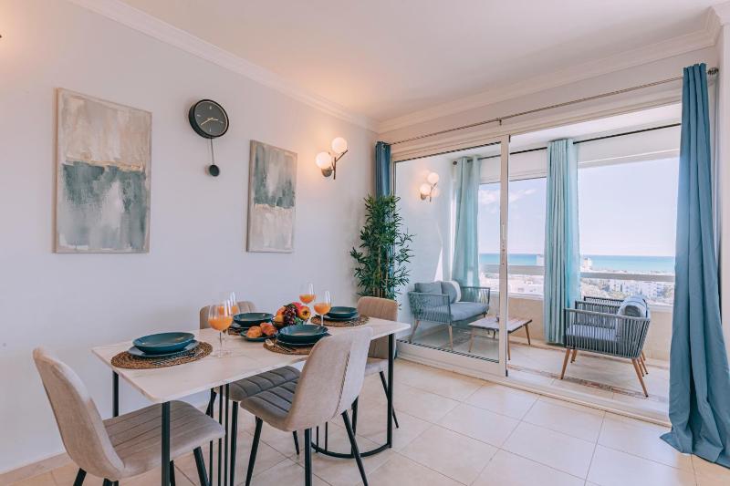 Sea view gem in Torremolinos - image 1