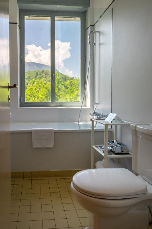 Comfort Twin Room with Park View image 3