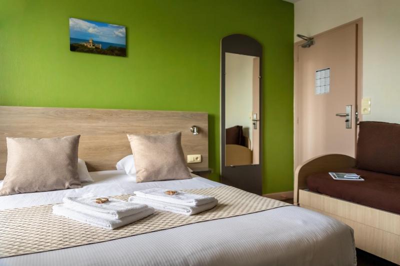 Double Room image 4