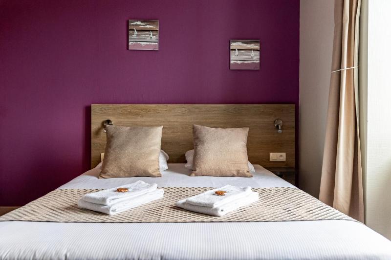 Double Room image 3