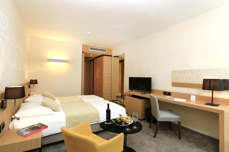 Comfort Double Room with Balcony image 3