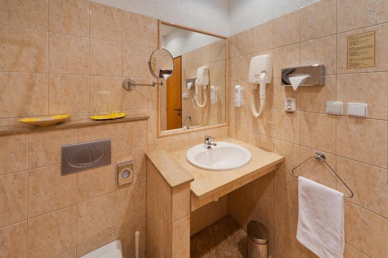 Double Room image 4