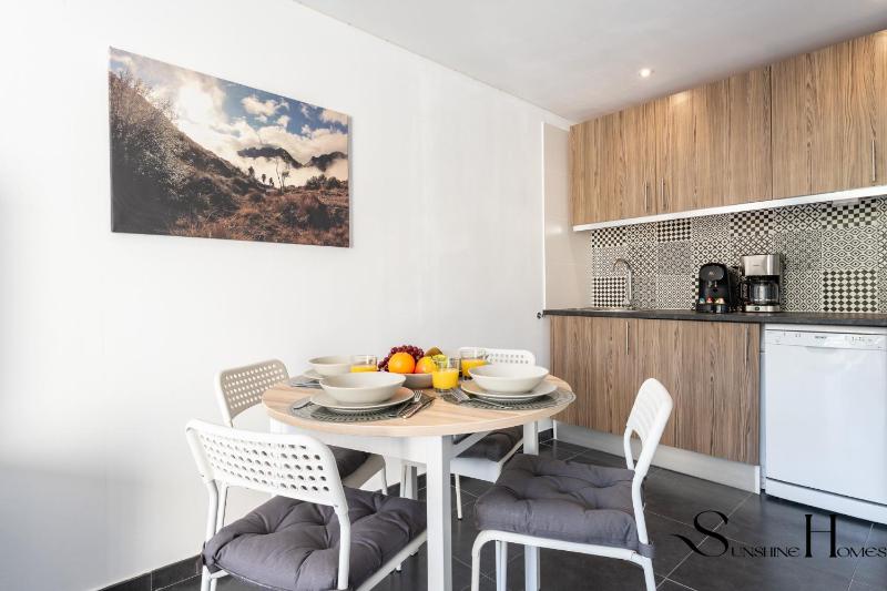Stylish Seaview Terrace Retreat - image 10