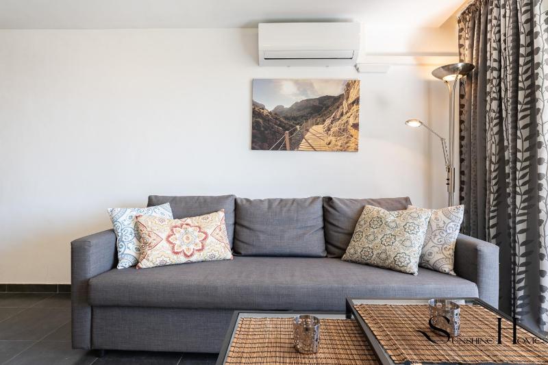 Stylish Seaview Terrace Retreat - image 9