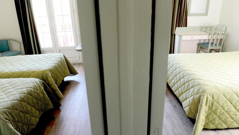Standard Twin Room image 2