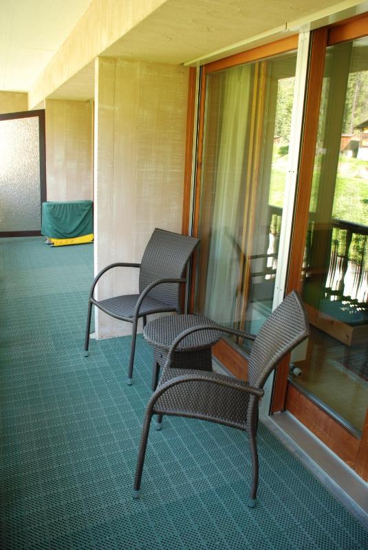 One-Bedroom Apartment image 2