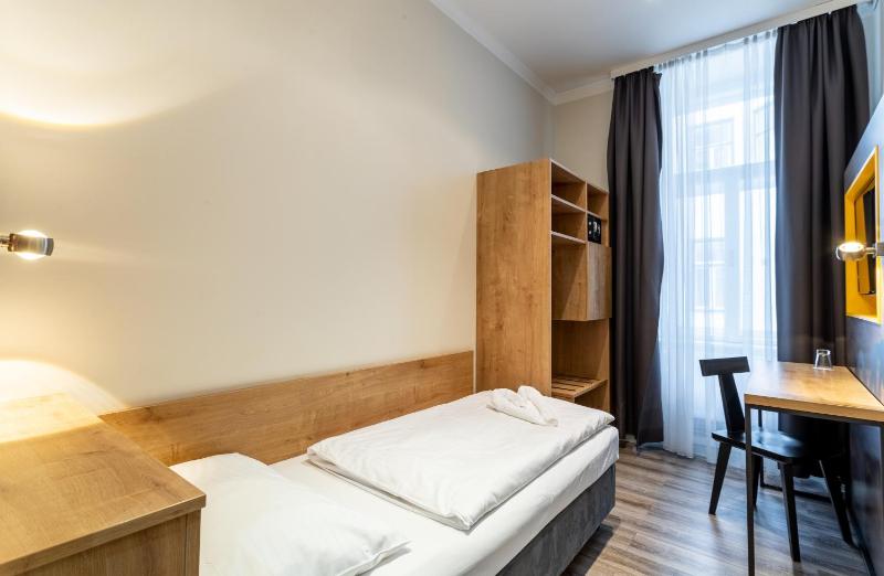 Single Room image 3