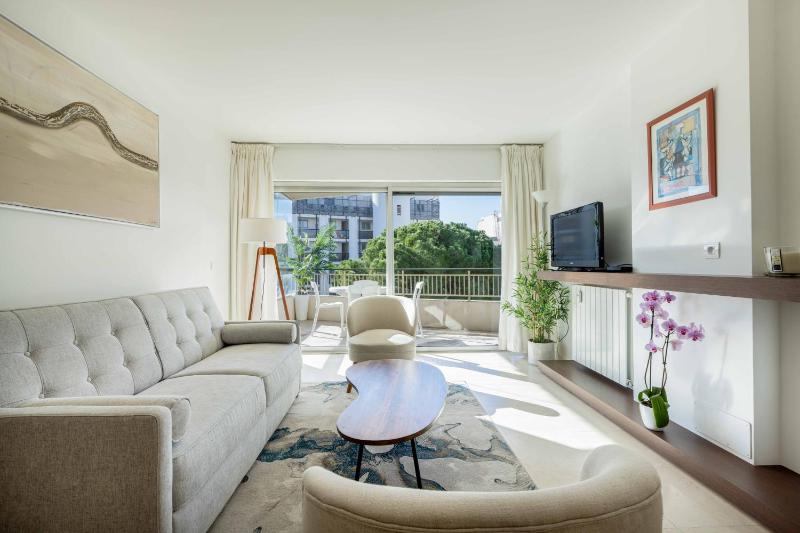Agence des Résidences - Plein centre de Cannes - image 1