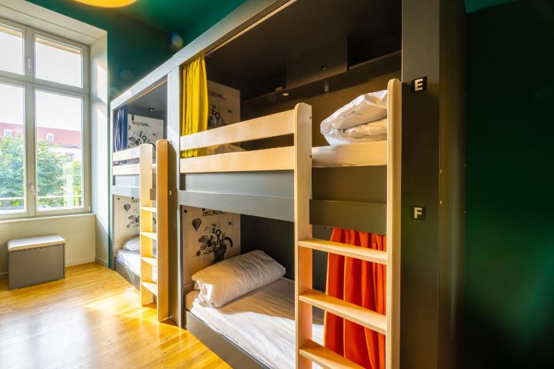 Bed in 6-Bed Mixed Dormitory Room image 1