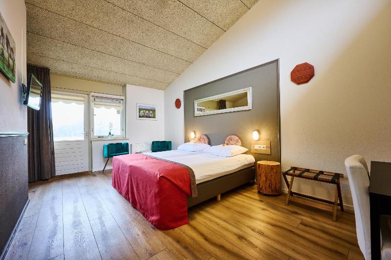 Standard Double Room image 4