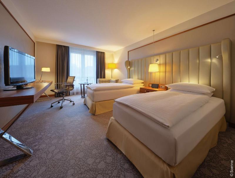 Standard Twin Room image 3