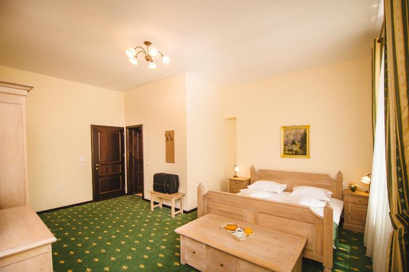 Deluxe Double Room image 2