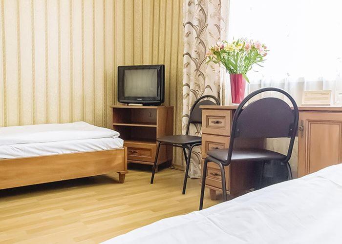 Economy Twin Room image 1