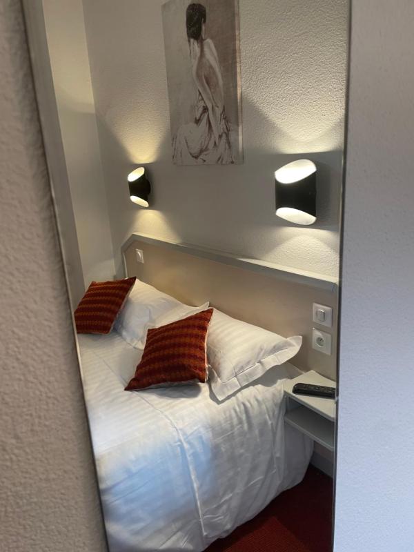 Standard Double Room with Mountain View image 4