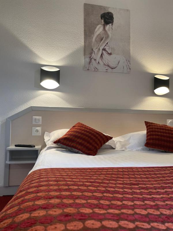 Standard Double Room image 4