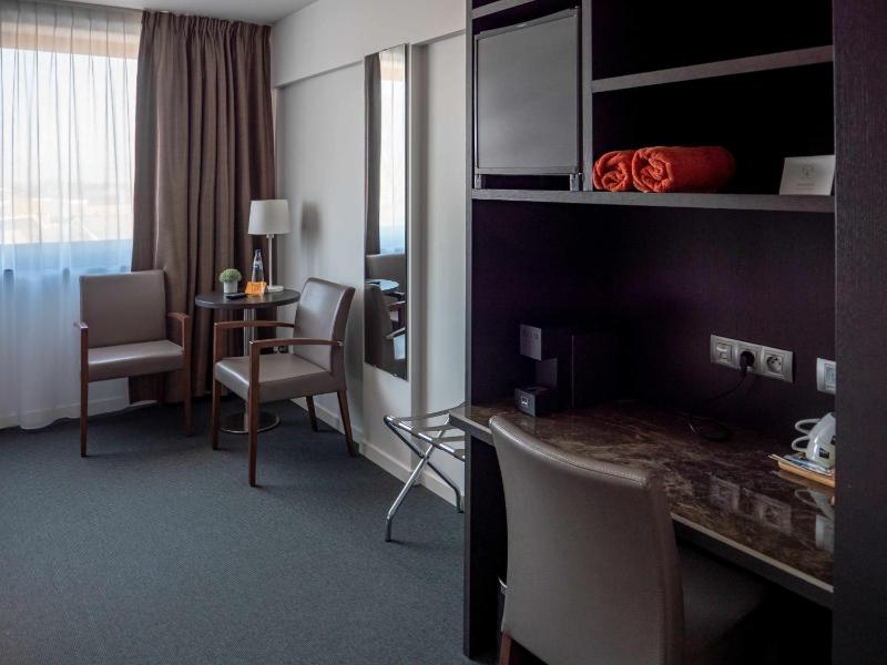 Superior Double or Twin Room image 4