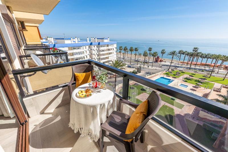 797 HOLIDAY RENTALS - Renovado apartamento con hermosas vistas - image 4