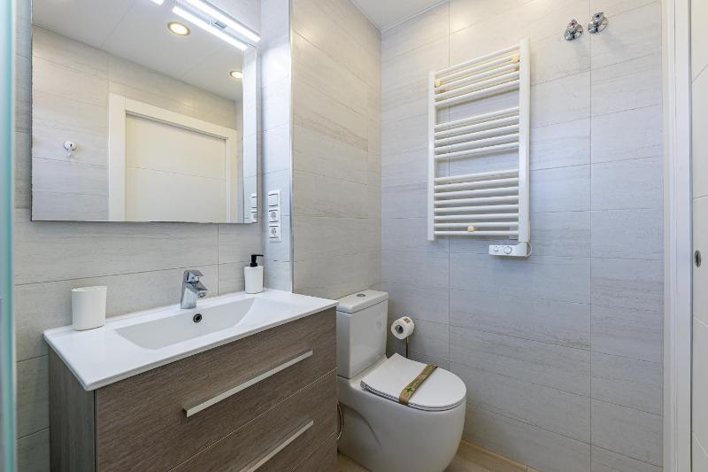 797 HOLIDAY RENTALS - Renovado apartamento con hermosas vistas - image 14