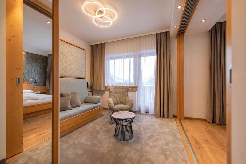 Deluxe Family Room image 3