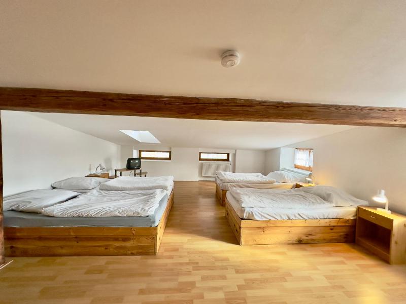 Quadruple Room with Shared Bathroom image 1
