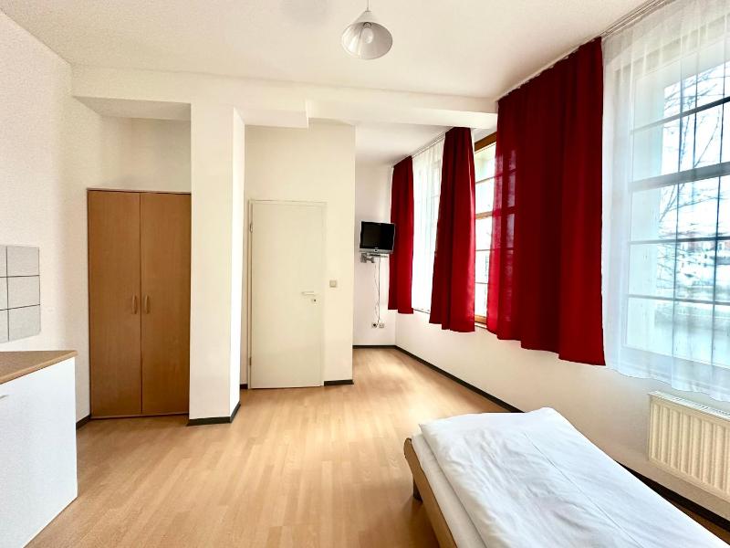 Single Room image 3