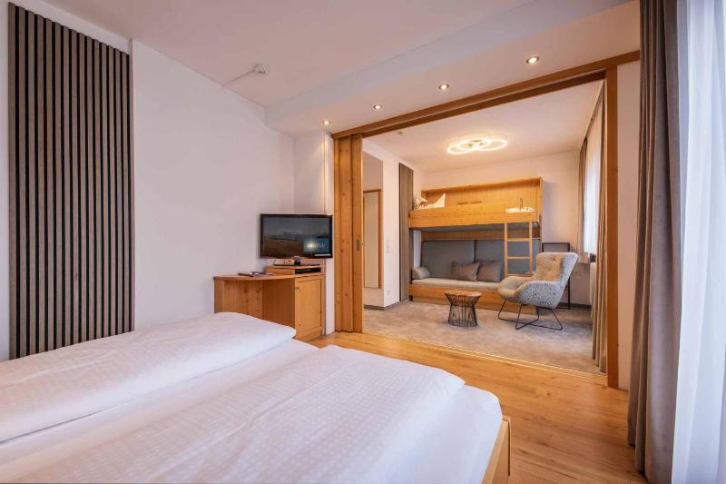 Deluxe Family Room image 1