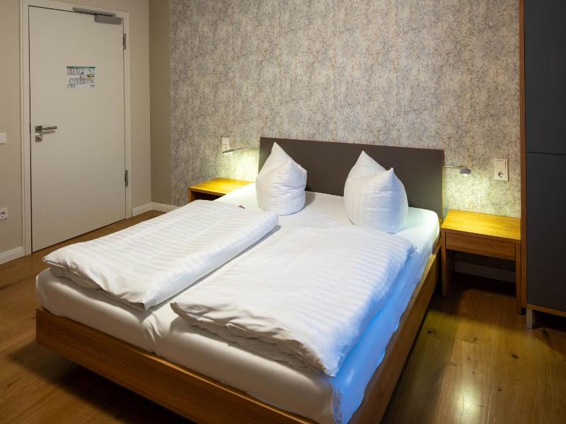 Double Room image 1